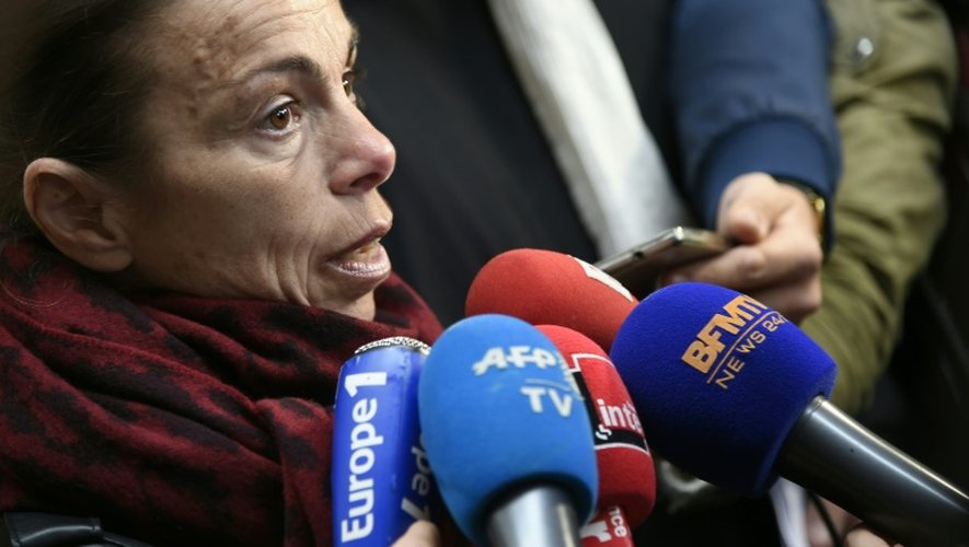 Agnès Saal face aux journalistes le 11 avril 2016 au palais de justice de Créteil