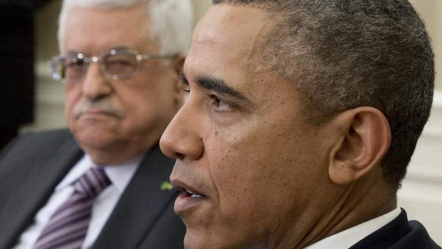 Le président de l'Autorité palestinienne Mahmoud Abbas (g) et Barack Obama à la Maison Blanche, le 17 mars 2014