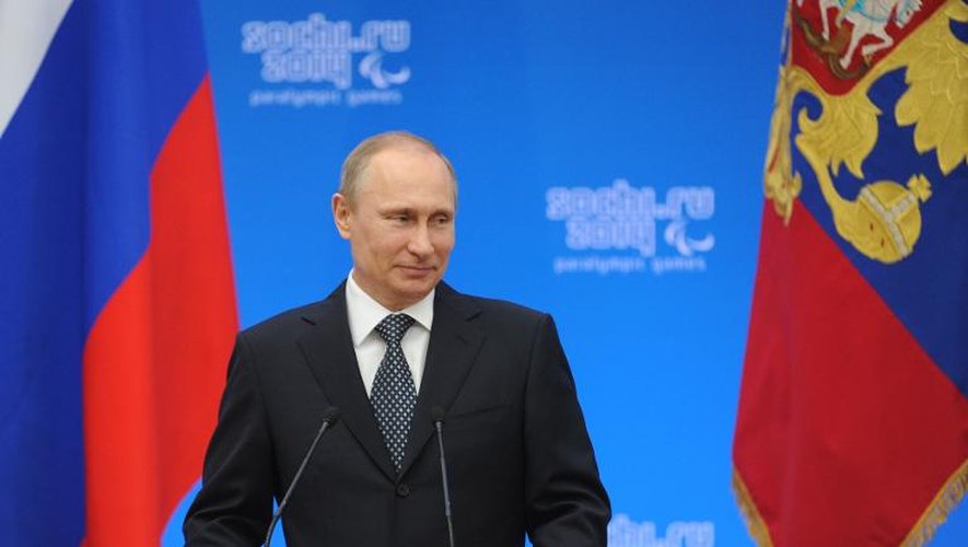 Le président russe Vladimir Poutine lors d'une cérémonie en hommage aux athlètes russes des jeux Paralympiques, à Sotchi le 17 janvier 2014