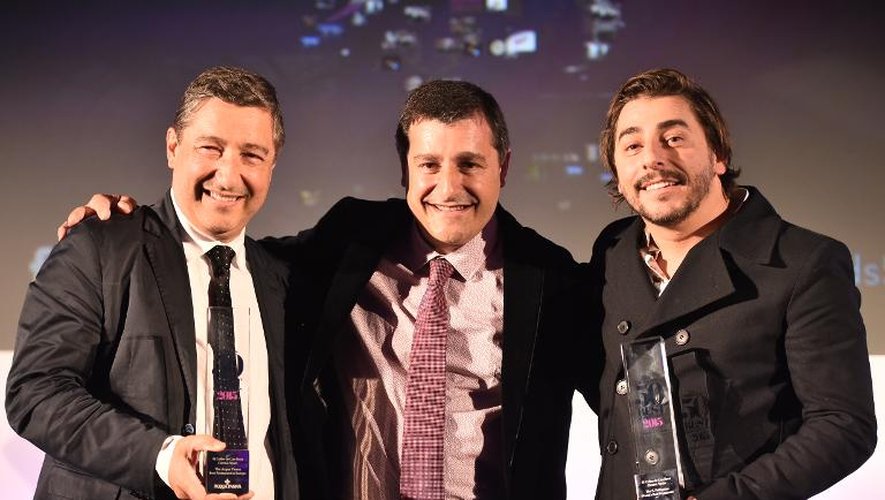 Les trois frères Roca, à la tête du restaurant "El Celler de Can Roca", Joan, Josep et Jordi (de gauche à droite), reçoivent le prix du "meilleur restaurant du monde" par le classement "50 Best", à Londres le 1er juin 2015