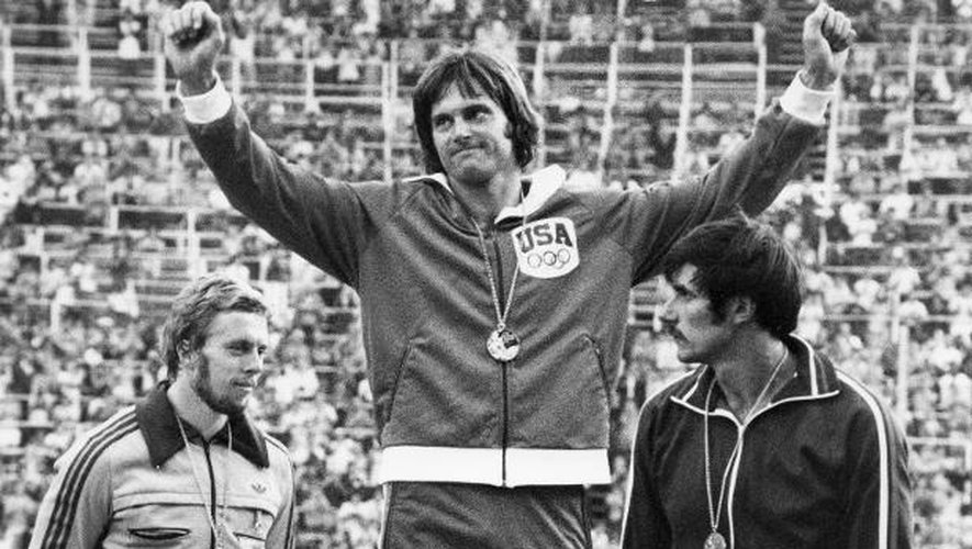 Bruce Jenner (c), le 3 juillet 1976 aux Jeux olympiques de Montréal gagne la médaille d'or dans la discipline du décathlon