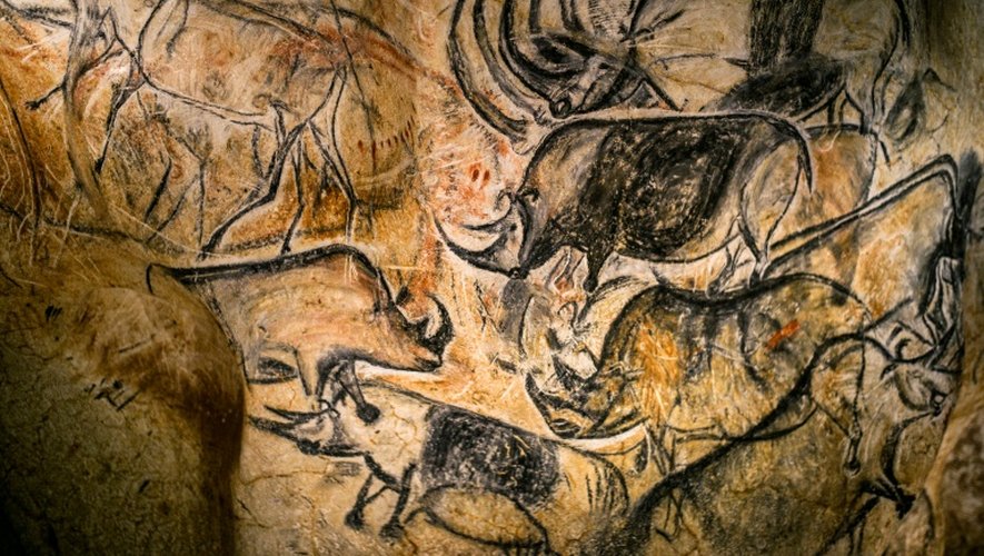 Un détail des reproductions des peintures de la grotte Chauvet, le 8 avril 2015 à Vallon Pont D'Arc