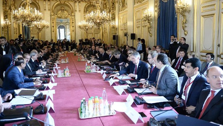 Des ministres des Affaires étrangères de pays de la coalition anti-EI réunis à Paris le 2 juin 2015