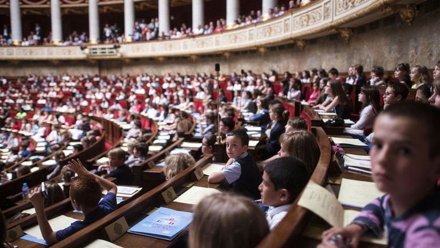 Des écoliers à l'Assemblée nationale le 8 juin 2013 à Paris