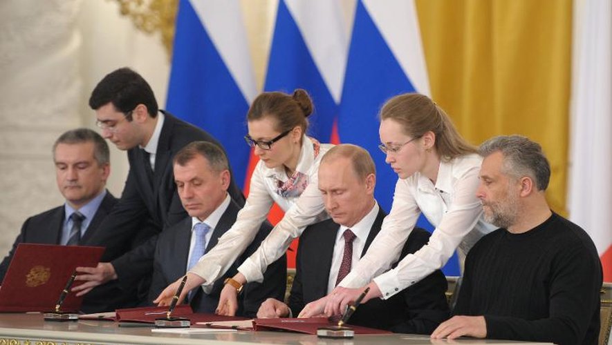 Signature du traité rattachant la Crimée à la Russie, le 18 mars 2014 à Moscou