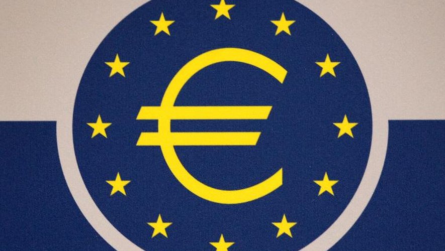Logo de l'euro sur le siège de la BCE à Francfort