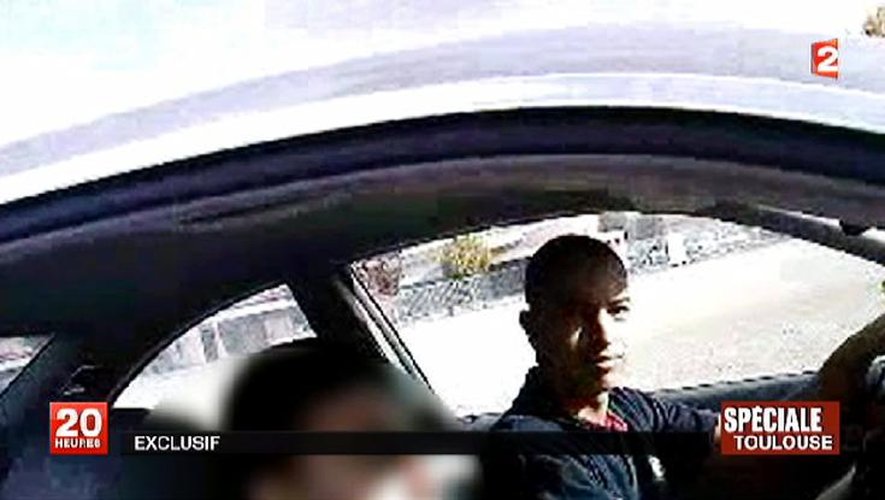 Capture d'écran de France 2, en date de mars 2012 montrant Mohamed Merah au volant d'un véhicule