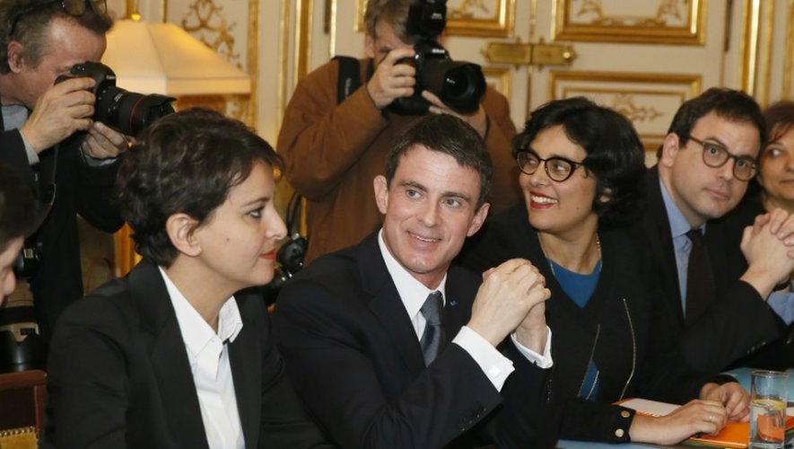 Manuel Valls entre Najat Vallaud-Belkacem et Myriam El-Khomri le 11 avril 2016 à Matignon à Paris