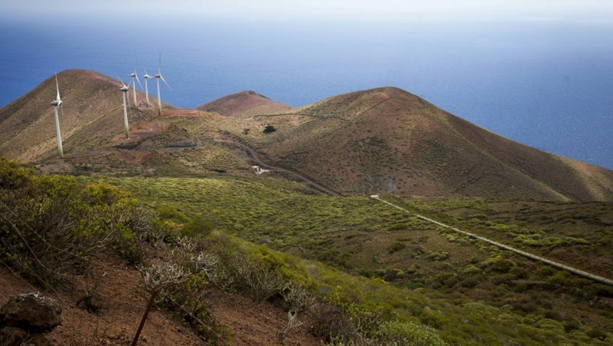 Les éoliennes de la centrale hydro-éolienne Gorona del Viento, sur k'île espagnole d'El Hierro aux Canaries, le 14 mars 2016