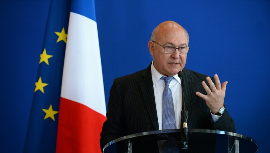 Le ministre des Finances, Michel Sapin lors de la présentation du "programme de stabilité" au ministère de l'Economie à Paris, le 13 avril 2016  -