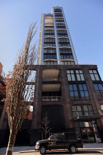 Vue de l'immeuble de New york où est situé l'appartement de L'Wren Scott, la compagne de Mick jagger, qui s'est suicidée le 17 mars 2014. Prise le 18 mars 2014.