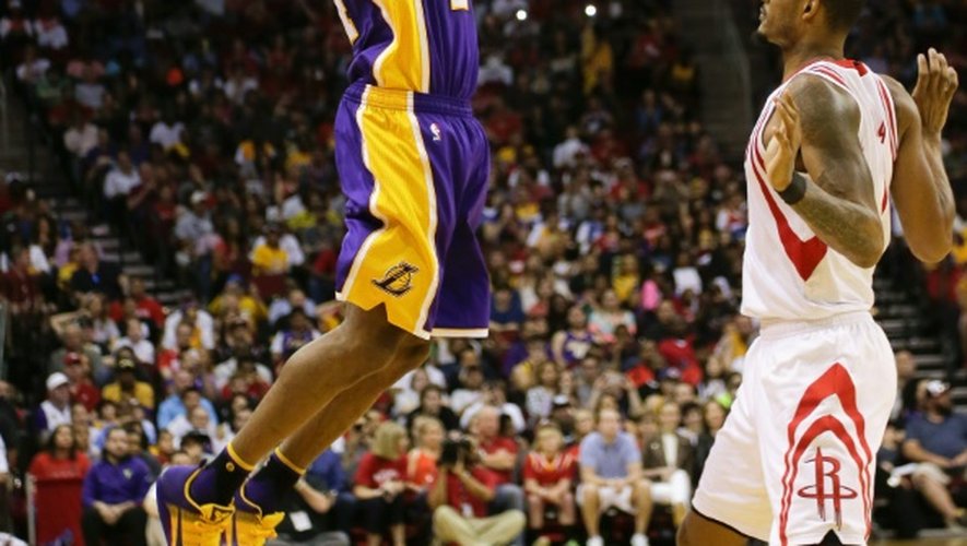 La star des Lakers Kobe Bryant, face aux Rockets, le 10 avril 2016 à Houston