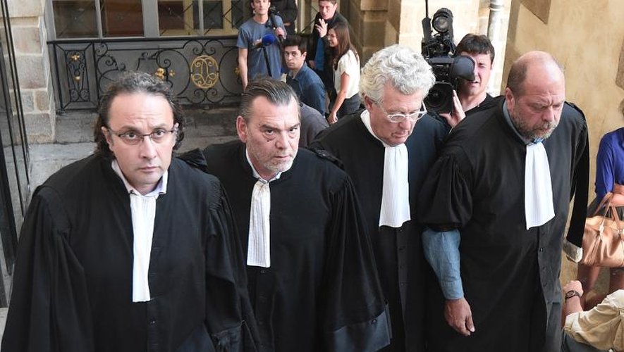 Les avocats de Daniel Legrand, (de gauche à droite) Hervé Corbanesi, Franck Berton, Hubert Delarue and Eric Dupond-Moretti, le 4 juin 2015 à la Cour d'assises pour mineurs à Rennes