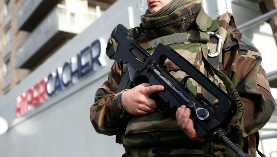 -Interpellation en Espagne d'un homme soupçonné d'avoir fourni des armes pour la prise d'otages dans un supermarché juif cacher à Paris le 9 janvier 2015
