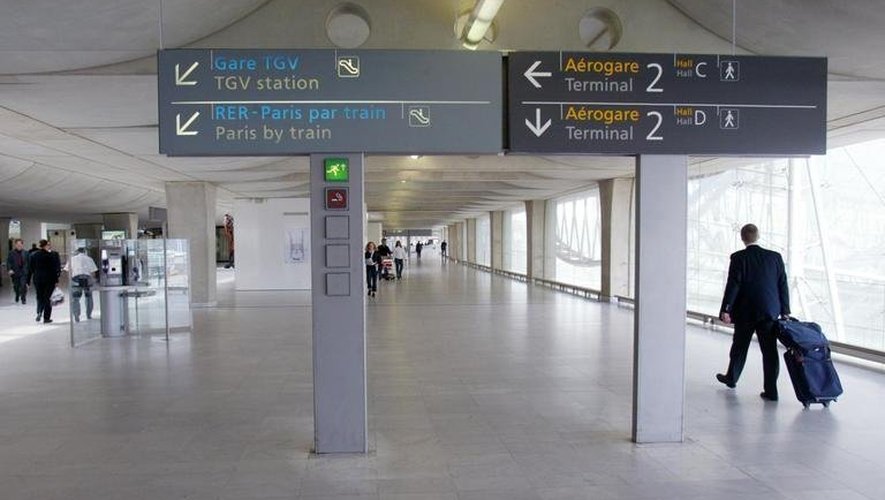 Un hall de l'aéroport de Roissy-Charles de Gaulle, le 13 mai 2003
