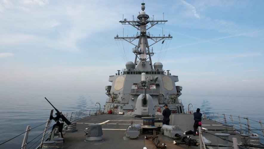 Le navire de guerre américain USS Donald Cook (DDG 75), le 5 avril 2016 e route vers la mer Baltique