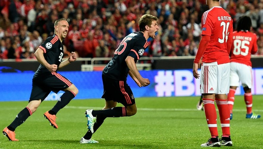 Thomas Müller (c) exulte après avoir inscrit le 2e but du Bayern face à Benfica, le 13 avril 2016 à Lisbonne