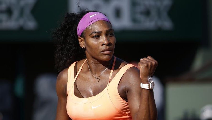 L'Américaine Serena Williams face à la Suissesse Timea Bacsindinszky en demi-finale du tournoi de Roland-Garros, le 4 juin 2015 à Paris