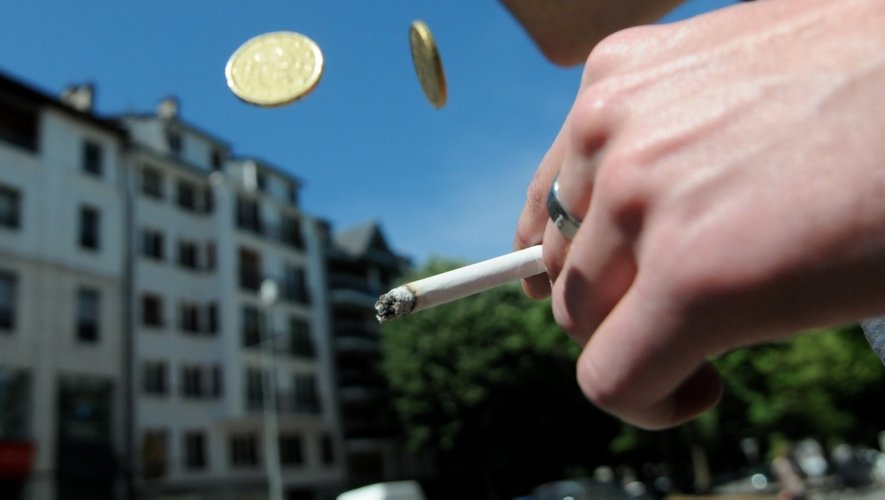 Le prix du paquet de cigarette va augmenter de "30 à 40 centimes" début juillet.