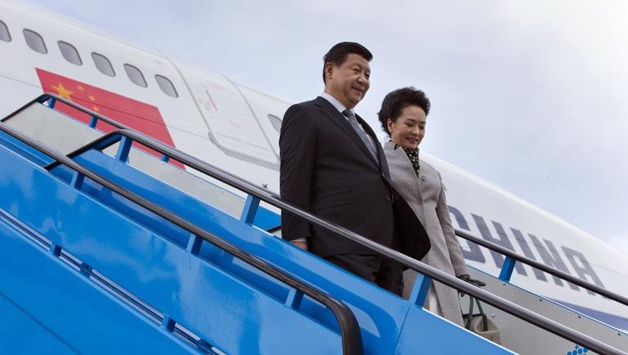 Le président chinois Xi Jinping et sa femme Peng Liyuan arrivent à Amsterdam le 22 mars 2014