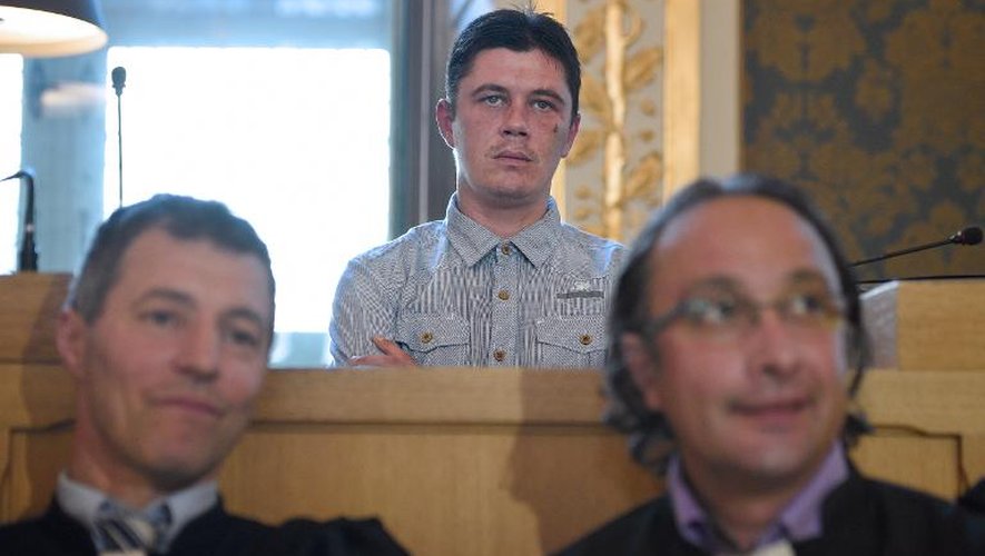 Daniel Legrand (C) et ses avocats Hugues Viguier et Hervé Corbanesi au tribunal le 5 juin 2015 à Rennes