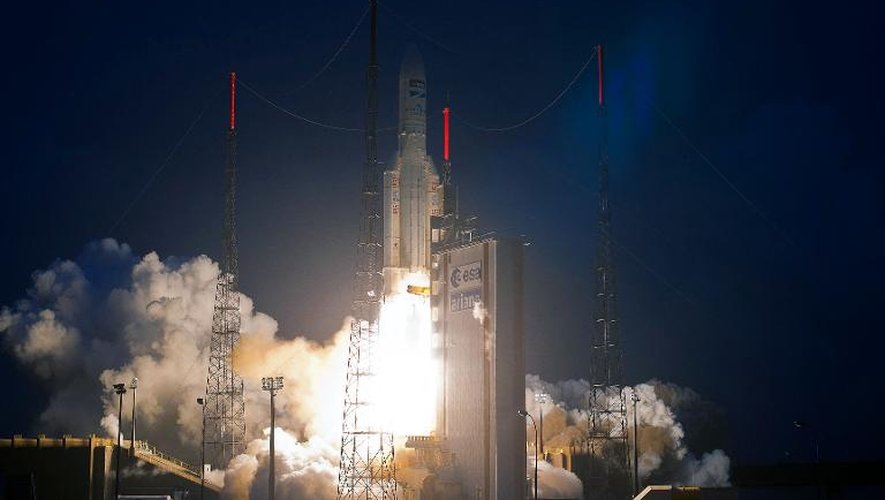 Une Ariane 5 s'élève depuis Kourou, en Guyane française, le 6 février 2014