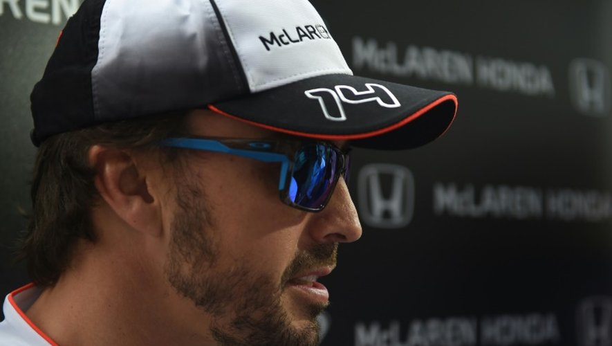 Fernando Alonso après son examen médical pour le GP de Chine, le 14 avril 2016 à Shanghai