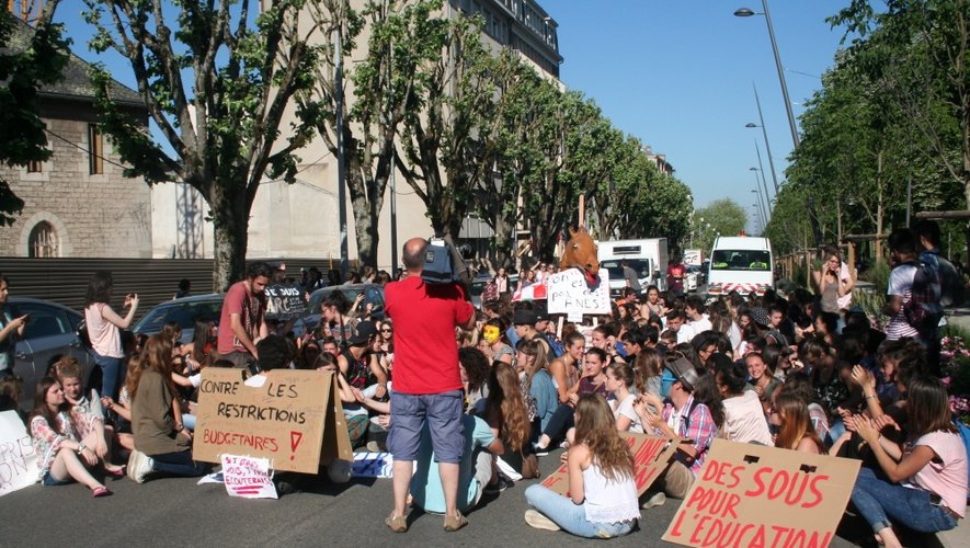 Après les enseignants, les élèves de Foch manifestent à Rodez
