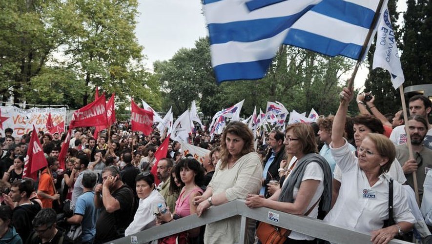 Manifestation le 12 juin 2013 devant le siège de l'ERT à Athènes