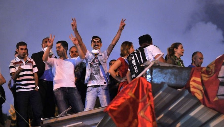 Des manifestants anti-gouvernement dans le parc Gezi d'Istanbul le 13 juin 2013