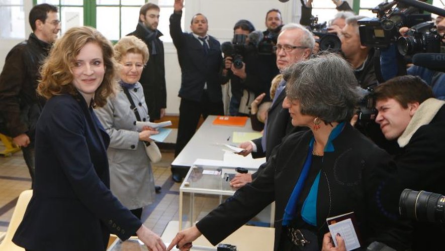 La candidate UMP à la mairie de Paris Nathalie Kosciusko-Morizet vote dans le XIVeme arrondissement de la capitale le 23 mars 2014