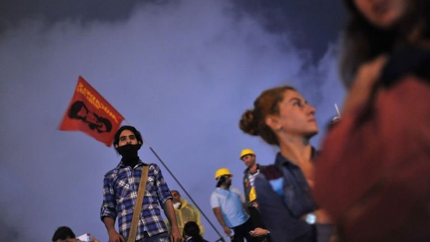 Des manifestants hostiles au gouvernement turc dans le parc Gezi d'Istanbul le 13 juin 2013