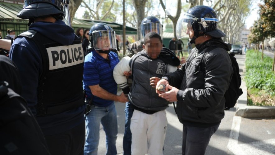 Interpellation d'un jeurn lors de la manifestation contre la loi travail le 14 avril 2016 à Montpellier