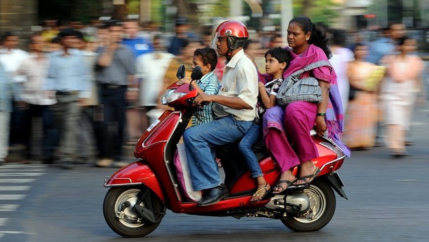 Une famille indienne sur un scooter à Bombay