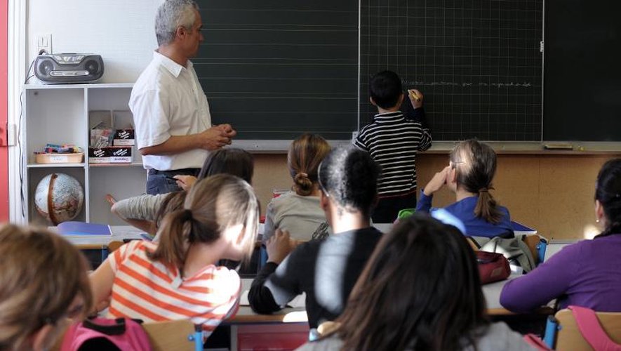 Un professeur et ses élèves le 5 septembre 2011 dans une école à Nantes