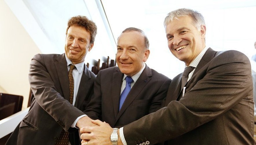 Pierre Gattaz (C) et ces principaux concurents à la tête du Medef Geoffroy Roux de Bézieux (G) et Patrick Bernasconi (D), le 13 juin 2013 à Paris