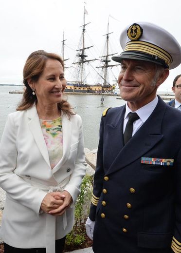 La ministre de l'Ecologie Ségolène Royal et le capitaine Yann Cariou le 5 juin 2015 à Yorktown