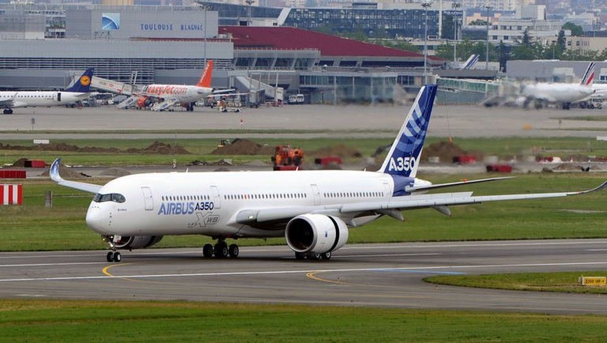 Le nouvel A350 d'Airbus le 11 juin 2013  sur le tarmac de l'aéroport de Toulouse-Blagnac
