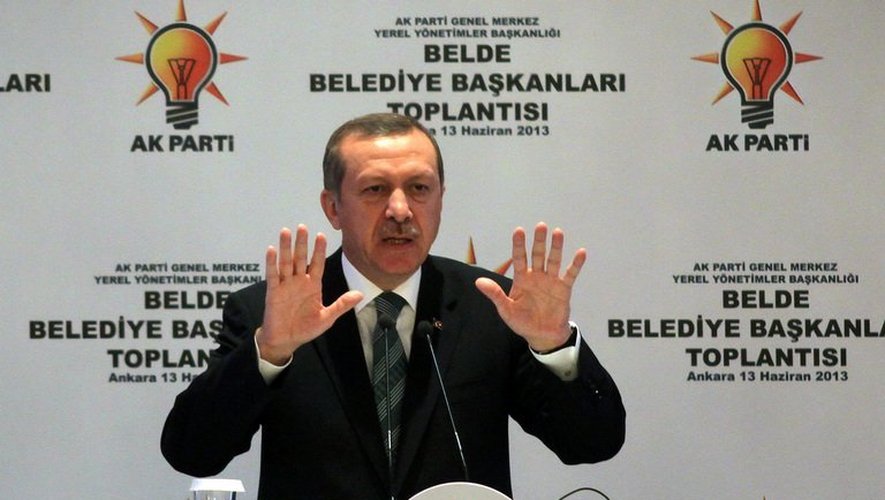 Recep Tayyip Erdogan devant les cadres de son parti le 13 juin 2013 à Ankara