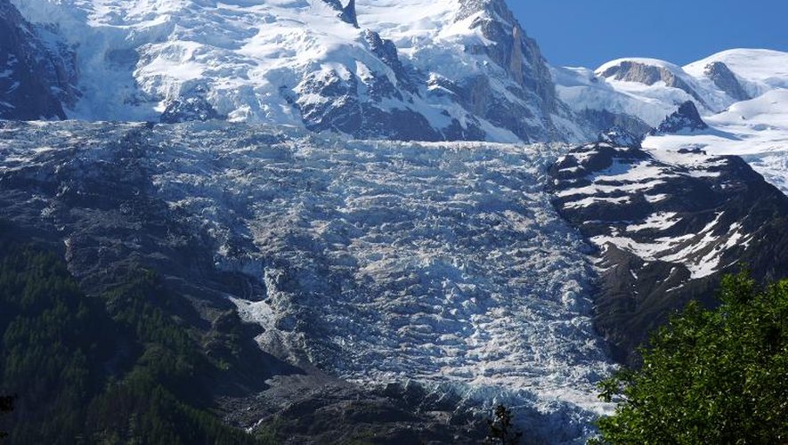 Vue depuis Chamonix des Alpes françaises dont le Mont-Blanc, le 3 juin 2015