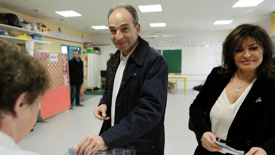 Jean-Francois Copé et sa femme Nadia votent le 23 mars 2014 à Meaux