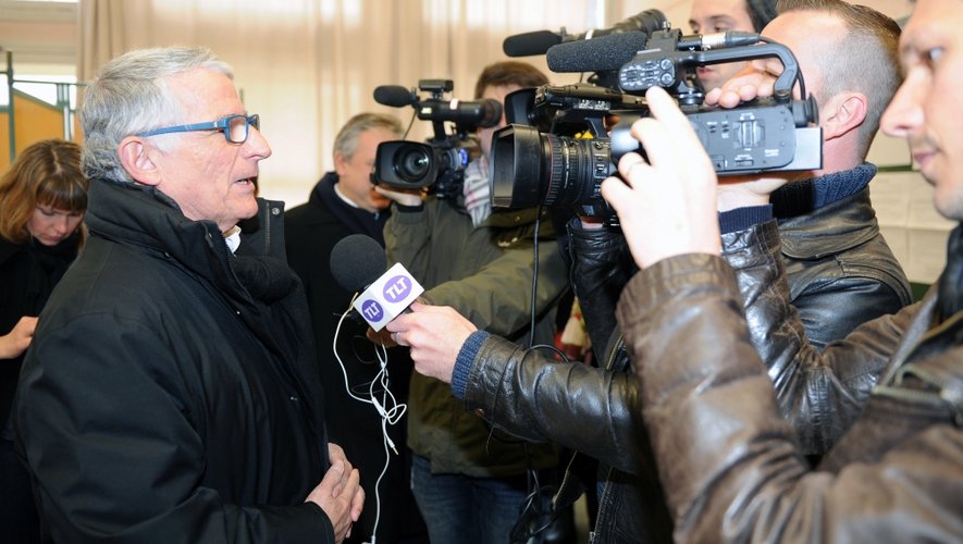 En ballottage, le maire de Toulouse Pierre Cohen, appelle à l'union pour le deuxième tour.