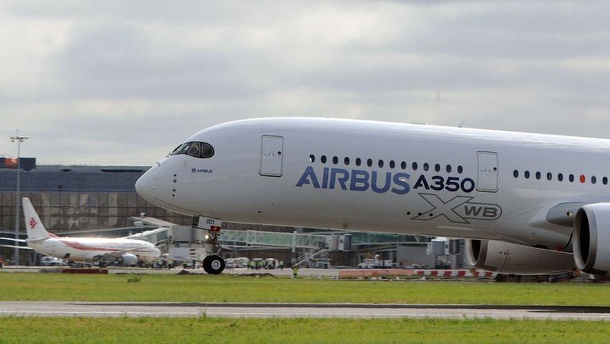 L'Airbus A350 décolle de l'aéroport de Toulouse Blagnac le 14 juin 2013