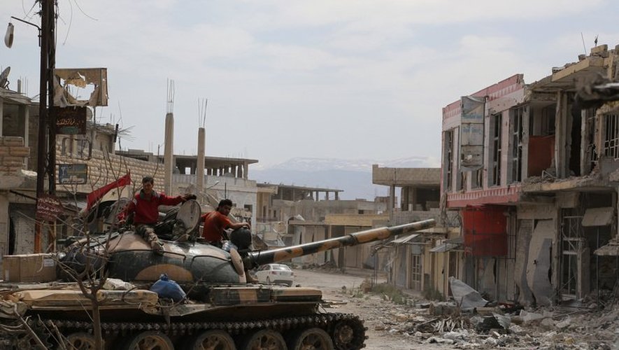 Un char de l'armée syrienne dans Qoussair en Syrie, le 7 juin 2013