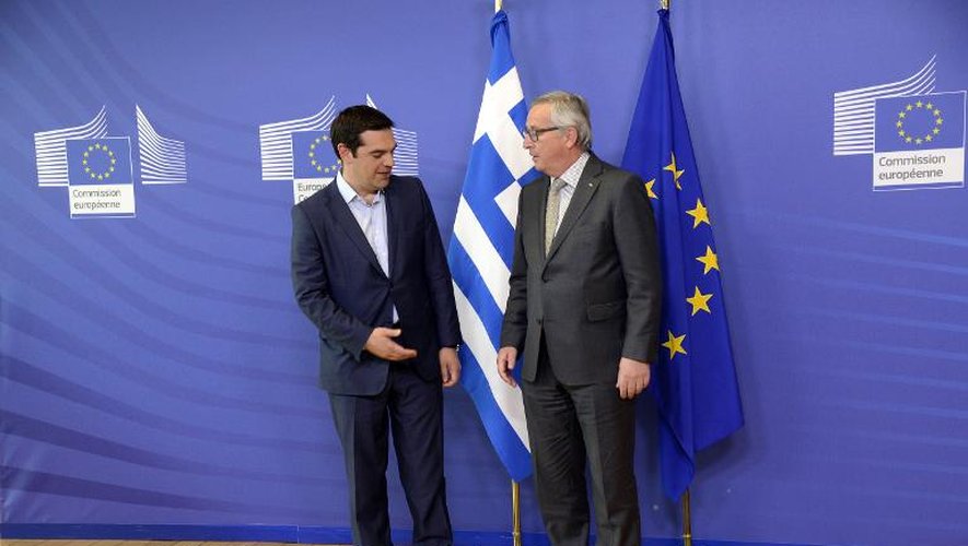 Le Premier ministre grec Alexis Tsipras (g) et le président de la Commission européenne Jean-Claude Juncker à Bruxelles, le 3 juin 2015