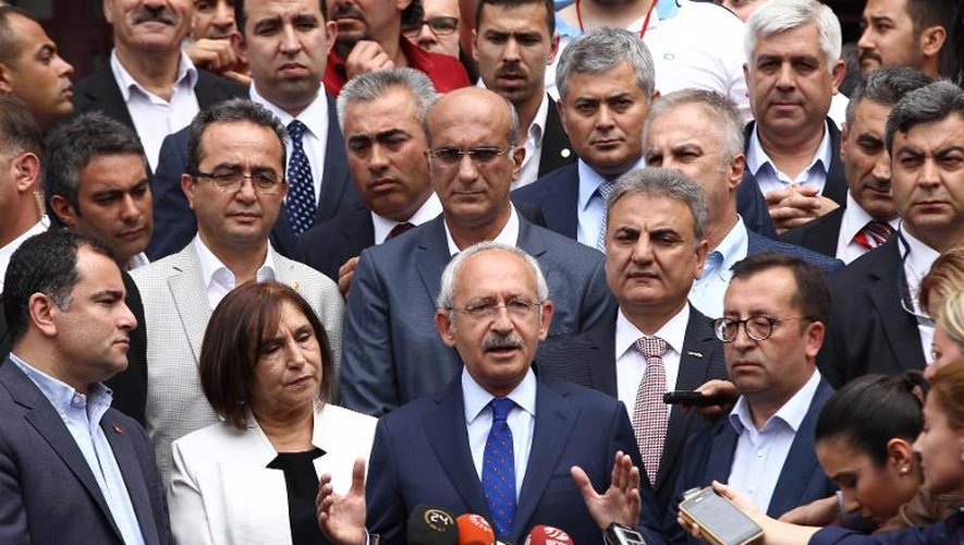 Le principal opposant turc Kemal Kilicdaroglu, chef du CHP s'exprime devant la presse le 7 juin 2014, jour des élections législatives à Ankara
