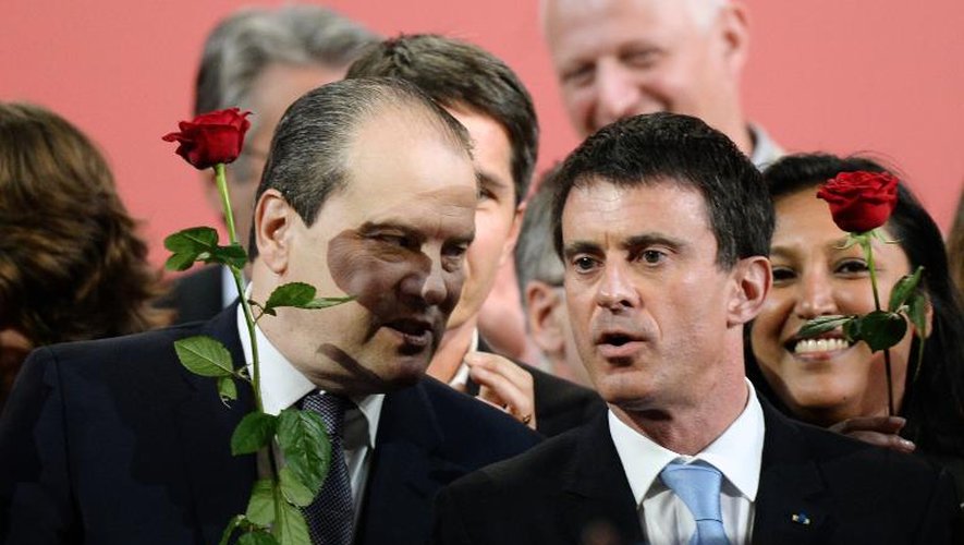 Le Premier secrétaire du PS Jean-Christophe Cambadélis (g) et le Premier ministre Manuel Valls lors du congrès du Parti socialiste à Poitiers, le 7 juin 2015