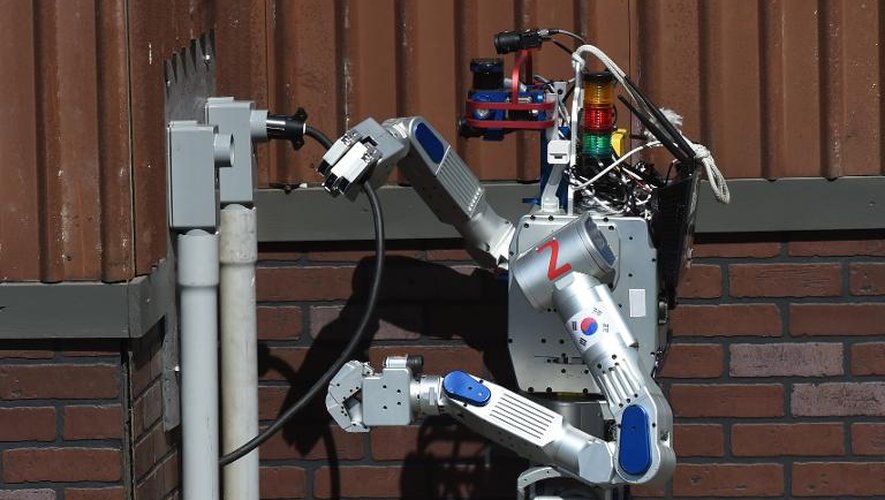 Le robot DRC-Hubo présenté lors du concours de robots le 6 juin 2015 à Pomona en Californie