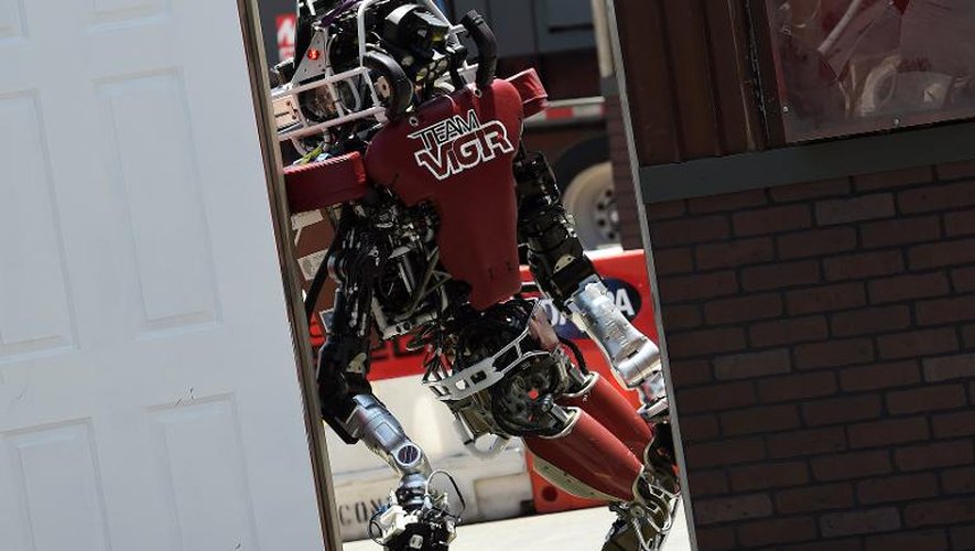 Le robot "Florian" conçu par  Team ViGIR lors de la finale du concours de robots le 6 juin 2015 à Pomona en Californie