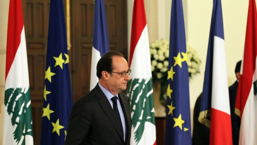 Le président français François Hollande à son arrivée pour une conférence de presse commune avec le Premier ministre libanais à Beyrotuh le 16 avril 2016